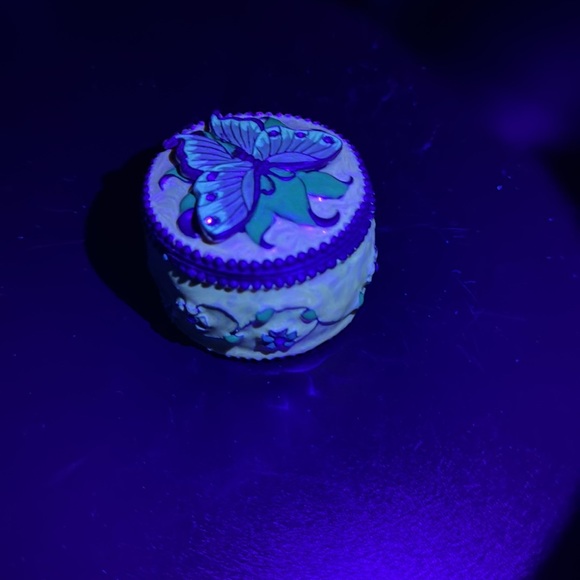 Vintage Butterfly Trinket Box - Picture 6 of 7